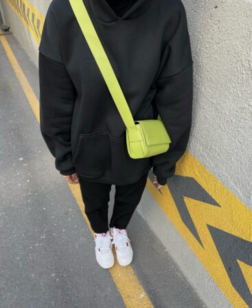 Siyah Baskısız Kapüşonlu Sweatshirt