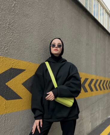 Siyah Baskısız Kapüşonlu Sweatshirt