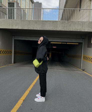 Siyah Baskısız Kapüşonlu Sweatshirt