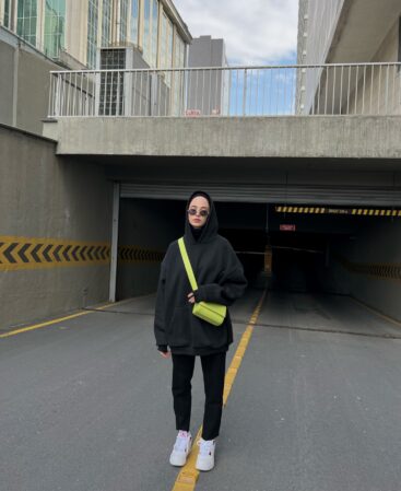 Siyah Baskısız Kapüşonlu Sweatshirt
