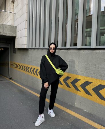Siyah Baskısız Kapüşonlu Sweatshirt