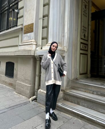 Beyaz Siyah Çizgili Hırka