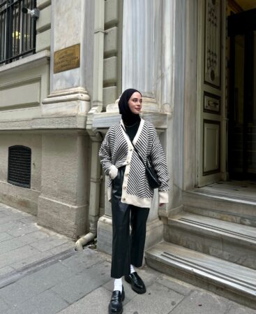 Beyaz Siyah Çizgili Hırka