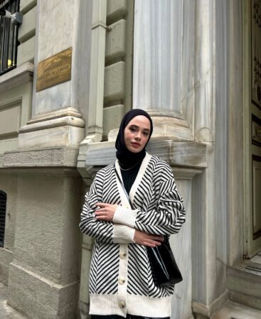 Beyaz Siyah Çizgili Hırka