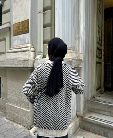 Beyaz Siyah Çizgili Hırka