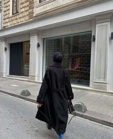 Kemerli Siyah Kaşe Kaban