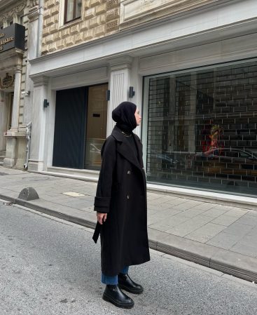 Kemerli Siyah Kaşe Kaban